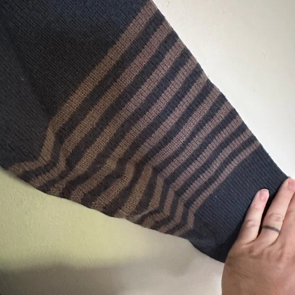 Patagonia Sweater - Picture 8 of 10